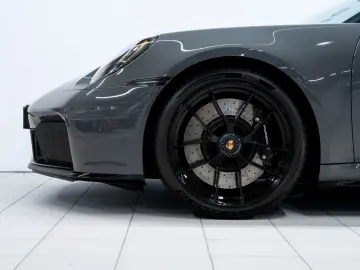 PORSCHE 992 Carrera 4 GTS