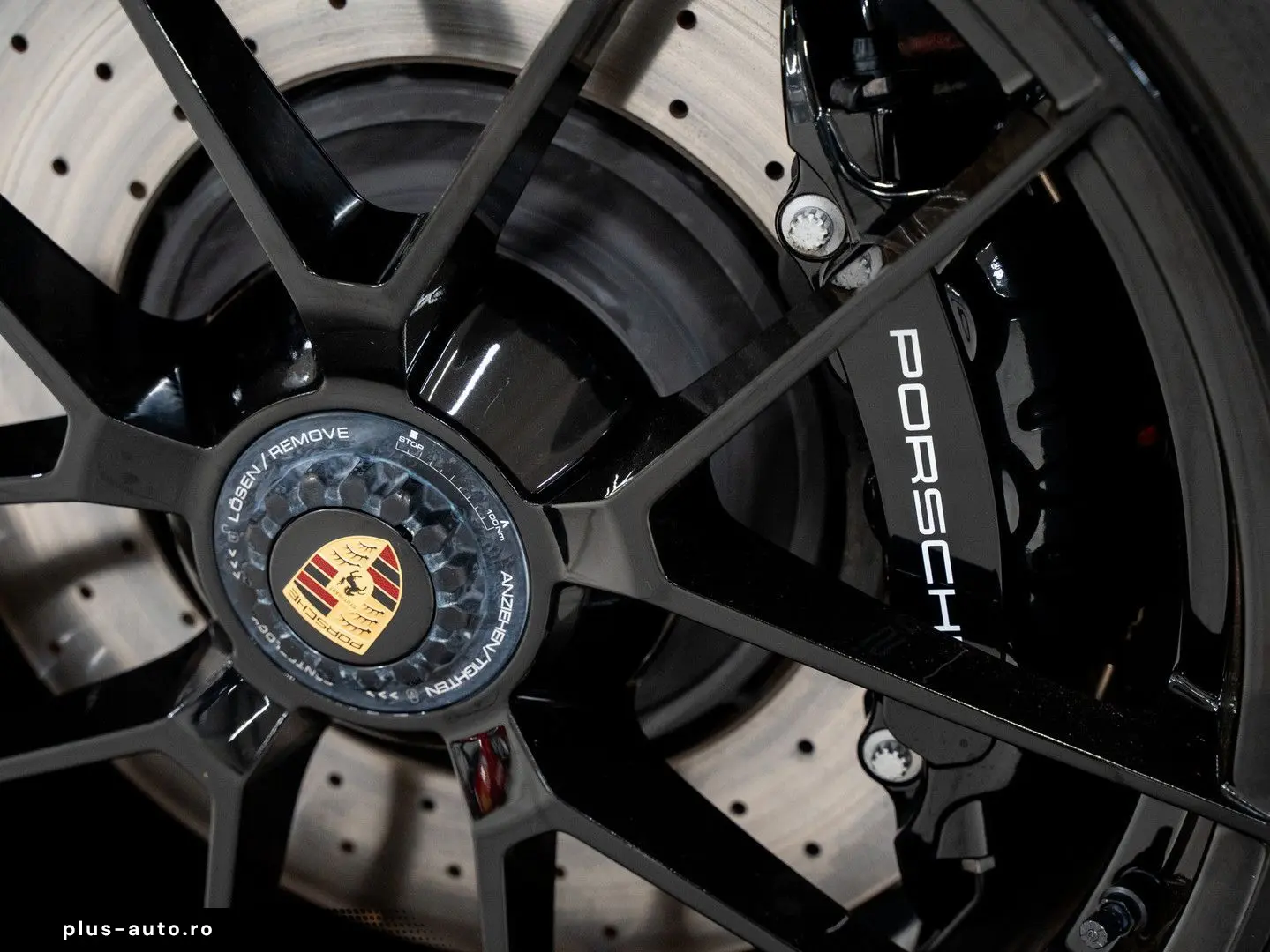 PORSCHE 992 Carrera 4 GTS