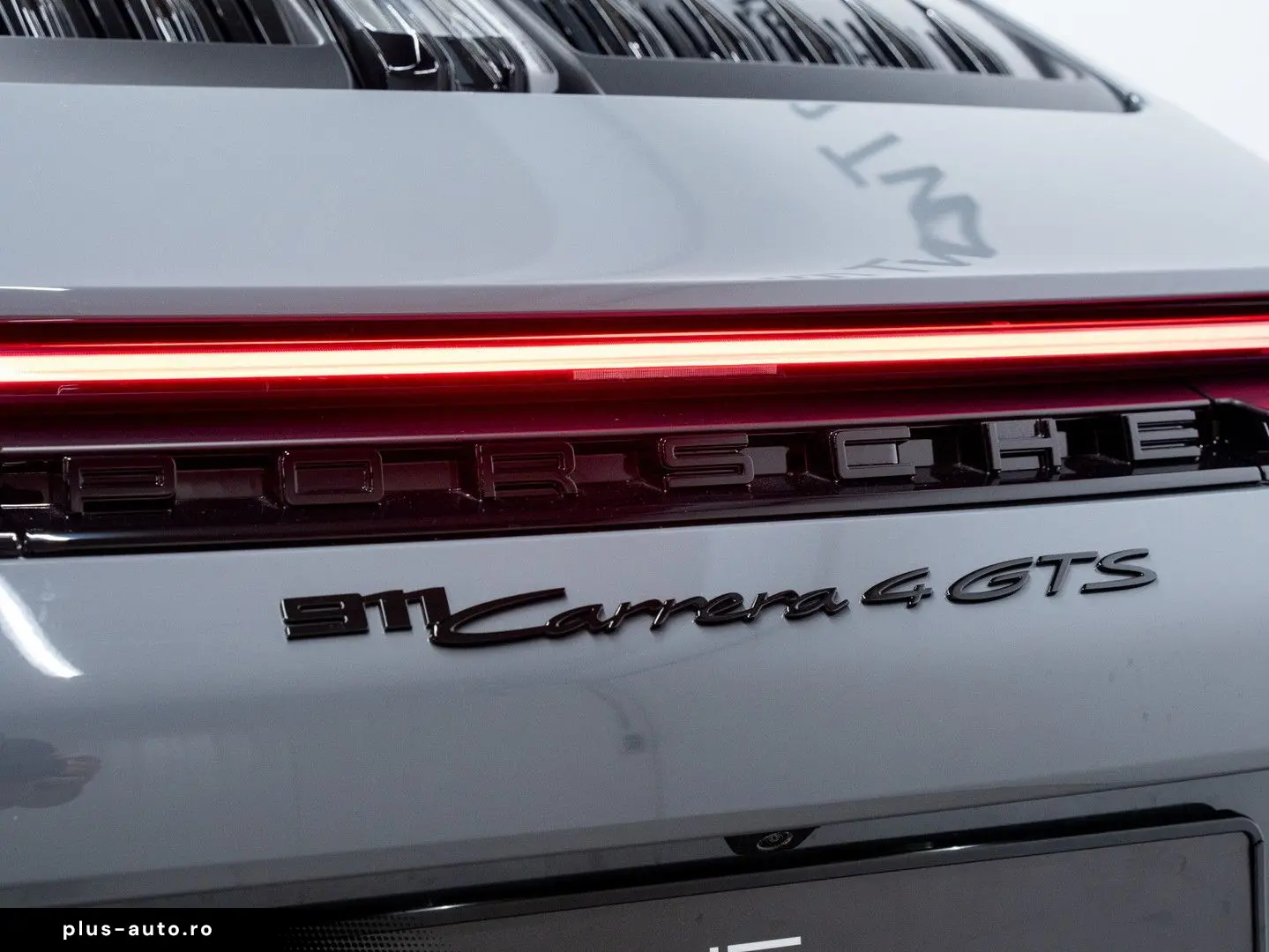 PORSCHE 992 Carrera 4 GTS