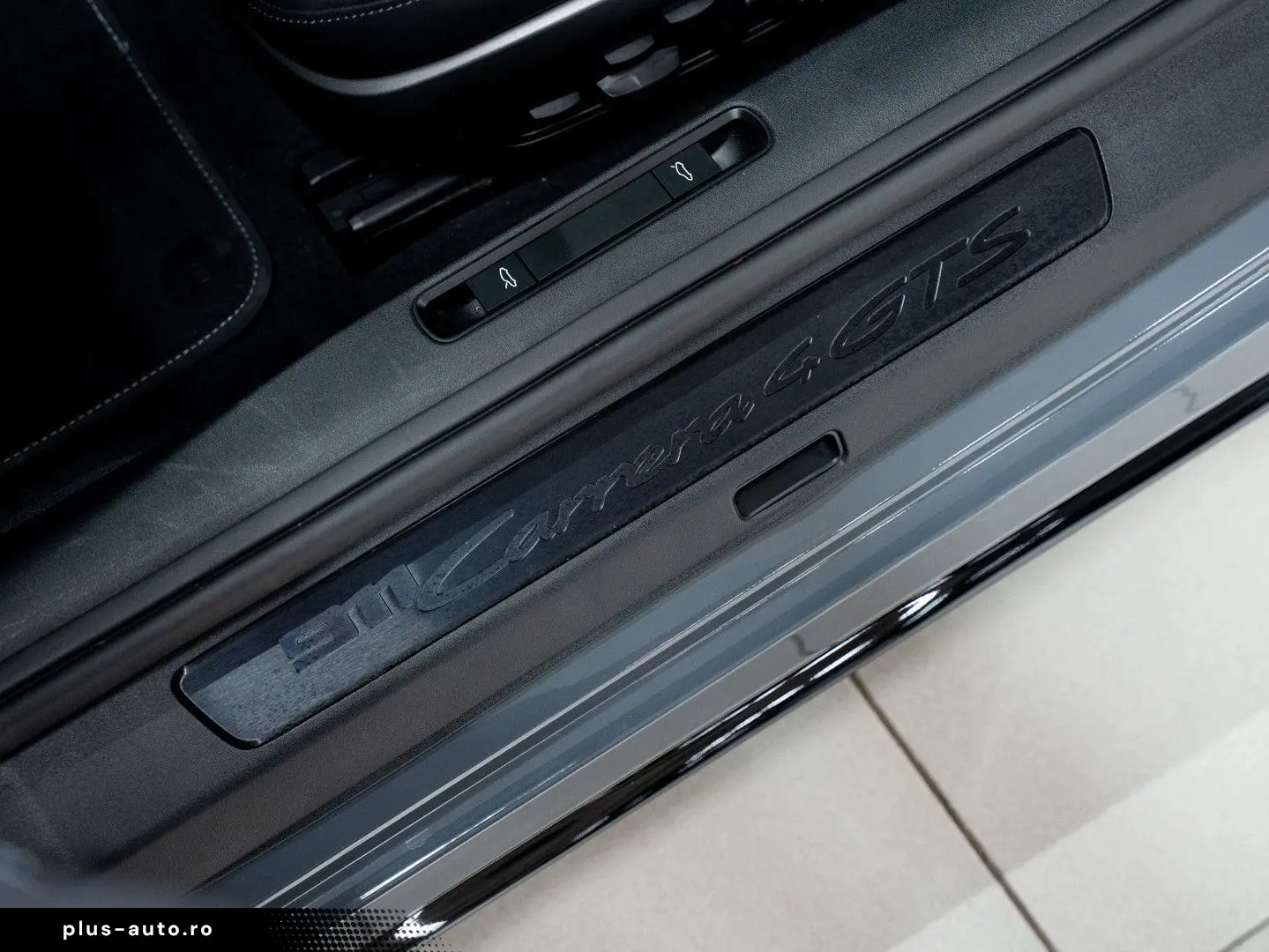 PORSCHE 992 Carrera 4 GTS