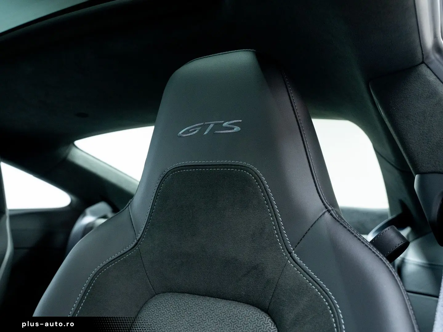 PORSCHE 992 Carrera 4 GTS