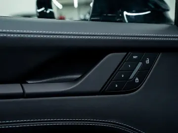 PORSCHE 992 Carrera 4 GTS