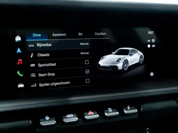 PORSCHE 992 Carrera 4 GTS