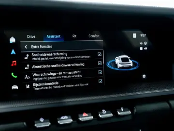 PORSCHE 992 Carrera 4 GTS