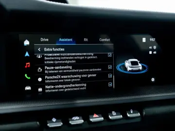 PORSCHE 992 Carrera 4 GTS