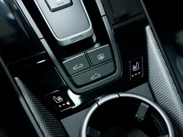 PORSCHE 992 Carrera 4 GTS