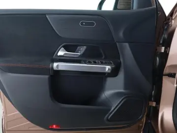 MERCEDES-BENZ GLB 200 AMG StHzg Pano HUD Multibeam Vorr. AHK