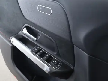 MERCEDES-BENZ GLB 200 AMG StHzg Pano HUD Multibeam Vorr. AHK