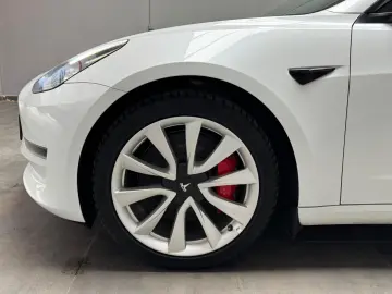 TESLA Model 3 Allradantrieb Dualmotor Performane Pano