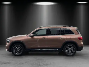 MERCEDES-BENZ GLB250 4M AMG DISTR Pano AHK 7-Sitze KeyGo