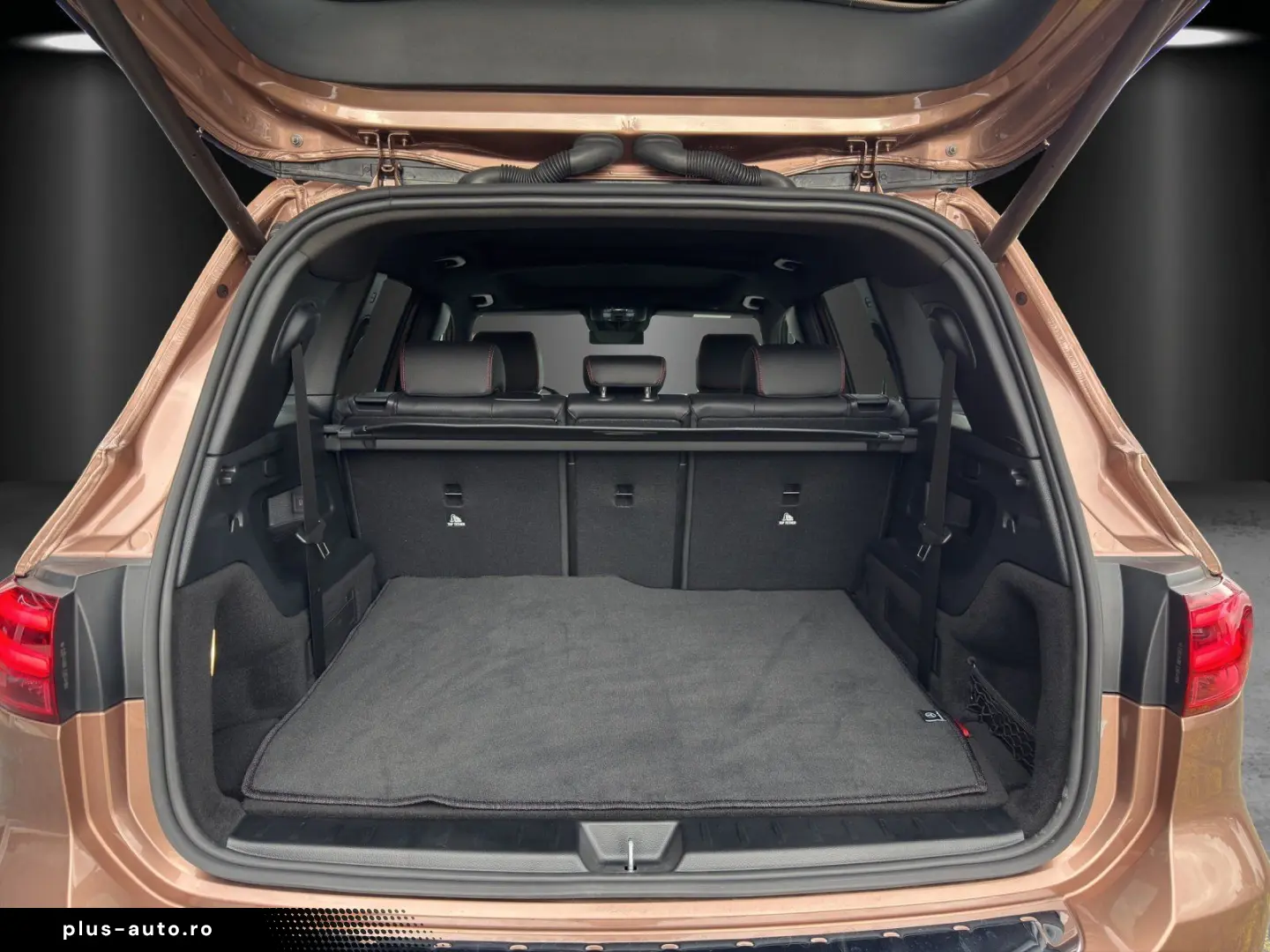 MERCEDES-BENZ GLB250 4M AMG DISTR Pano AHK 7-Sitze KeyGo