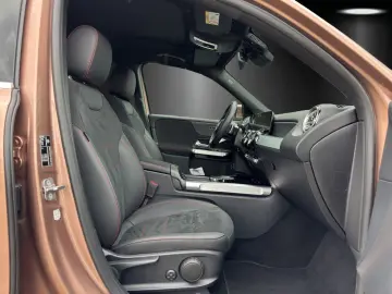MERCEDES-BENZ GLB250 4M AMG DISTR Pano AHK 7-Sitze KeyGo