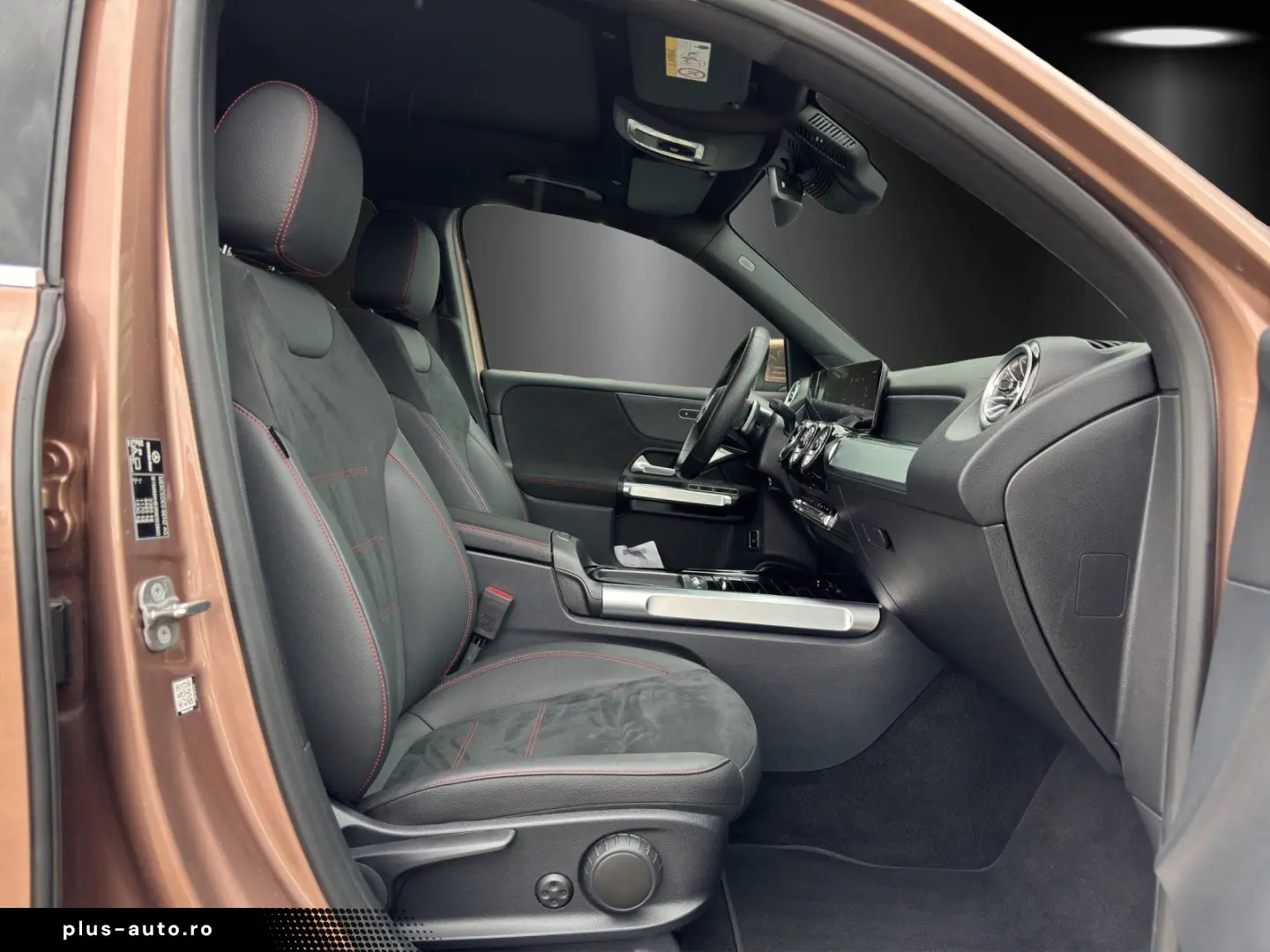 MERCEDES-BENZ GLB250 4M AMG DISTR Pano AHK 7-Sitze KeyGo