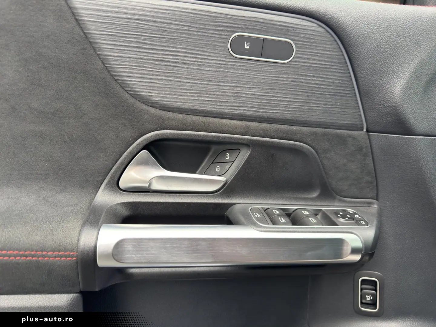 MERCEDES-BENZ GLB250 4M AMG DISTR Pano AHK 7-Sitze KeyGo