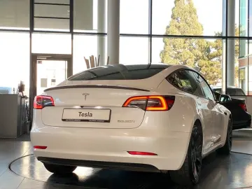 TESLA Model 3 AWD Performance Dual Motor Pano ACC 20