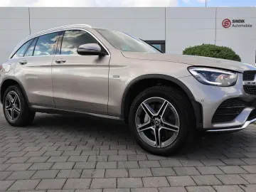 MERCEDES-BENZ GLC 300 de 4M AMG-KeylessGo-Distronic-Kamera