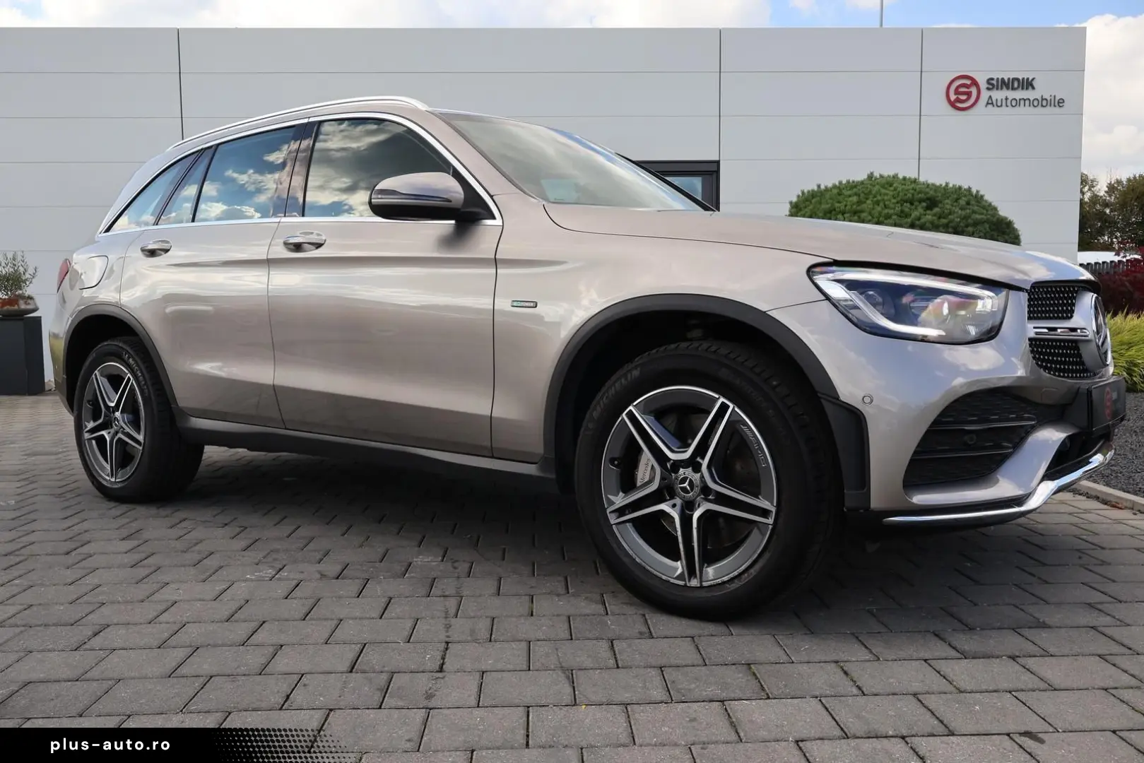 MERCEDES-BENZ GLC 300 de 4M AMG-KeylessGo-Distronic-Kamera