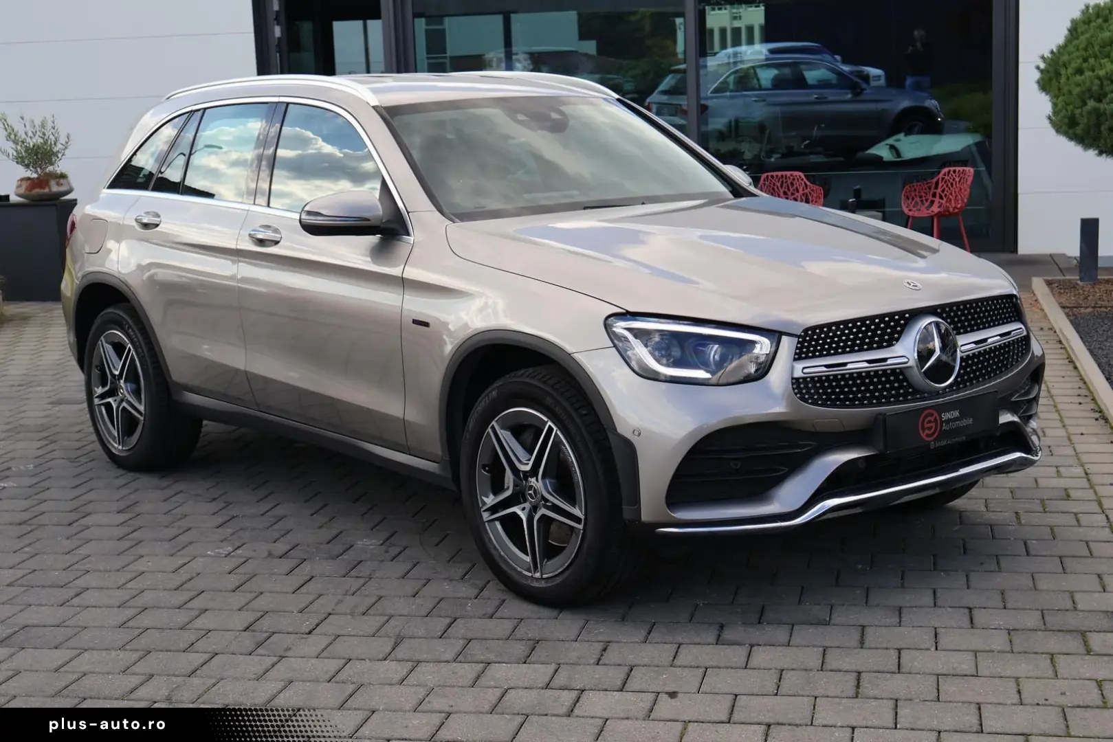 MERCEDES-BENZ GLC 300 de 4M AMG-KeylessGo-Distronic-Kamera