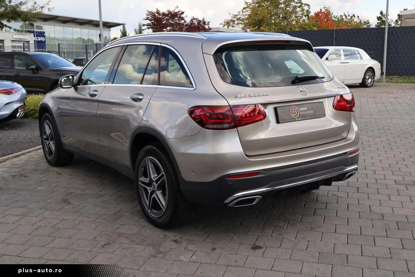 MERCEDES-BENZ GLC 300 de 4M AMG-KeylessGo-Distronic-Kamera