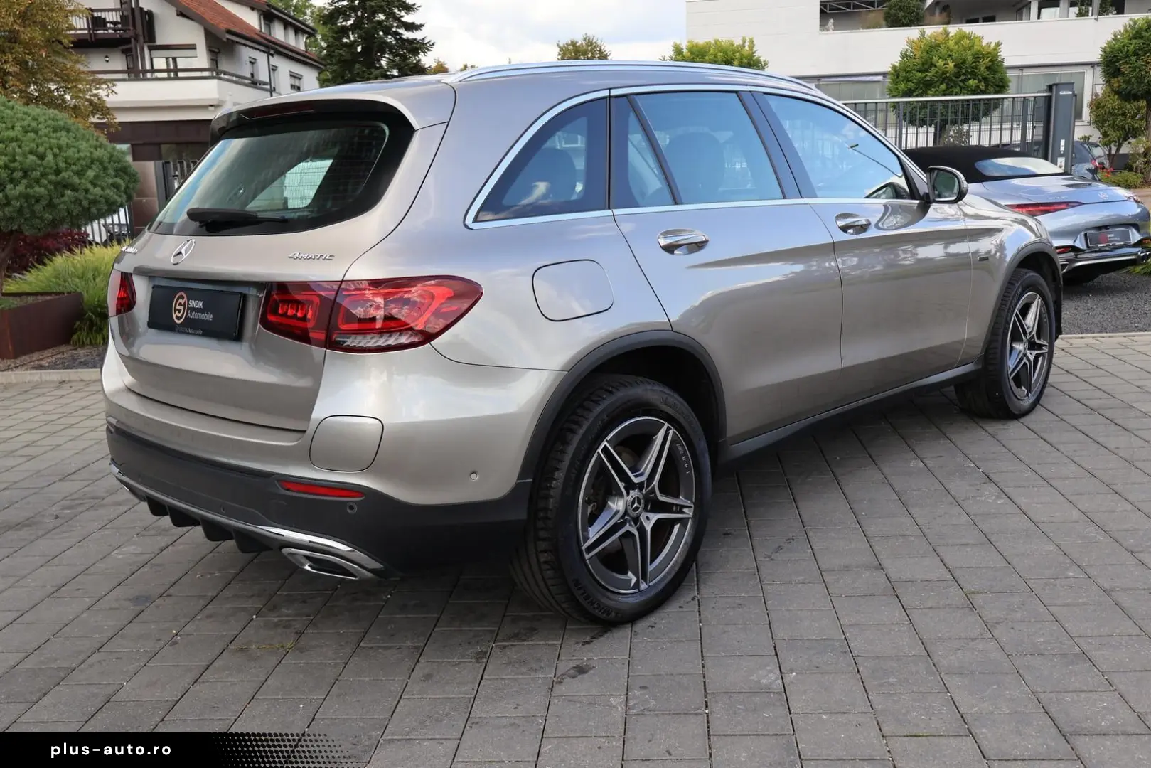 MERCEDES-BENZ GLC 300 de 4M AMG-KeylessGo-Distronic-Kamera