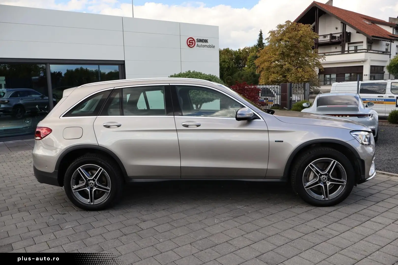 MERCEDES-BENZ GLC 300 de 4M AMG-KeylessGo-Distronic-Kamera