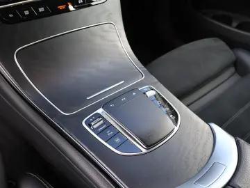 MERCEDES-BENZ GLC 300 de 4M AMG-KeylessGo-Distronic-Kamera