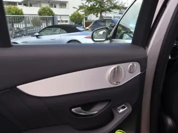 MERCEDES-BENZ GLC 300 de 4M AMG-KeylessGo-Distronic-Kamera