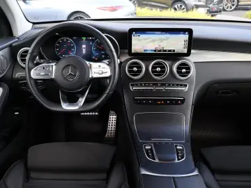 MERCEDES-BENZ GLC 300 de 4M AMG-KeylessGo-Distronic-Kamera