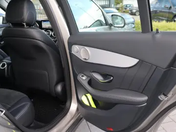 MERCEDES-BENZ GLC 300 de 4M AMG-KeylessGo-Distronic-Kamera