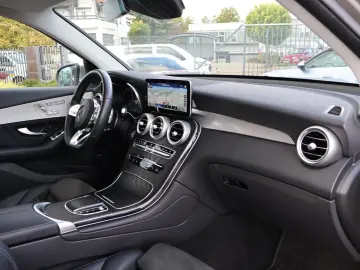MERCEDES-BENZ GLC 300 de 4M AMG-KeylessGo-Distronic-Kamera