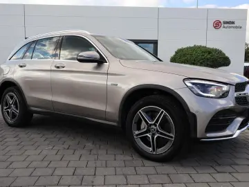 MERCEDES-BENZ GLC 300 de 4M AMG-KeylessGo-Distronic-Kamera