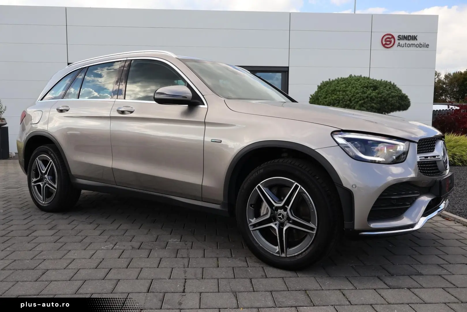MERCEDES-BENZ GLC 300 de 4M AMG-KeylessGo-Distronic-Kamera