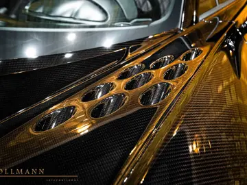 BUGATTI Chiron Super Sport 300