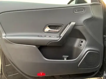 MERCEDES-BENZ A 180 Limousine