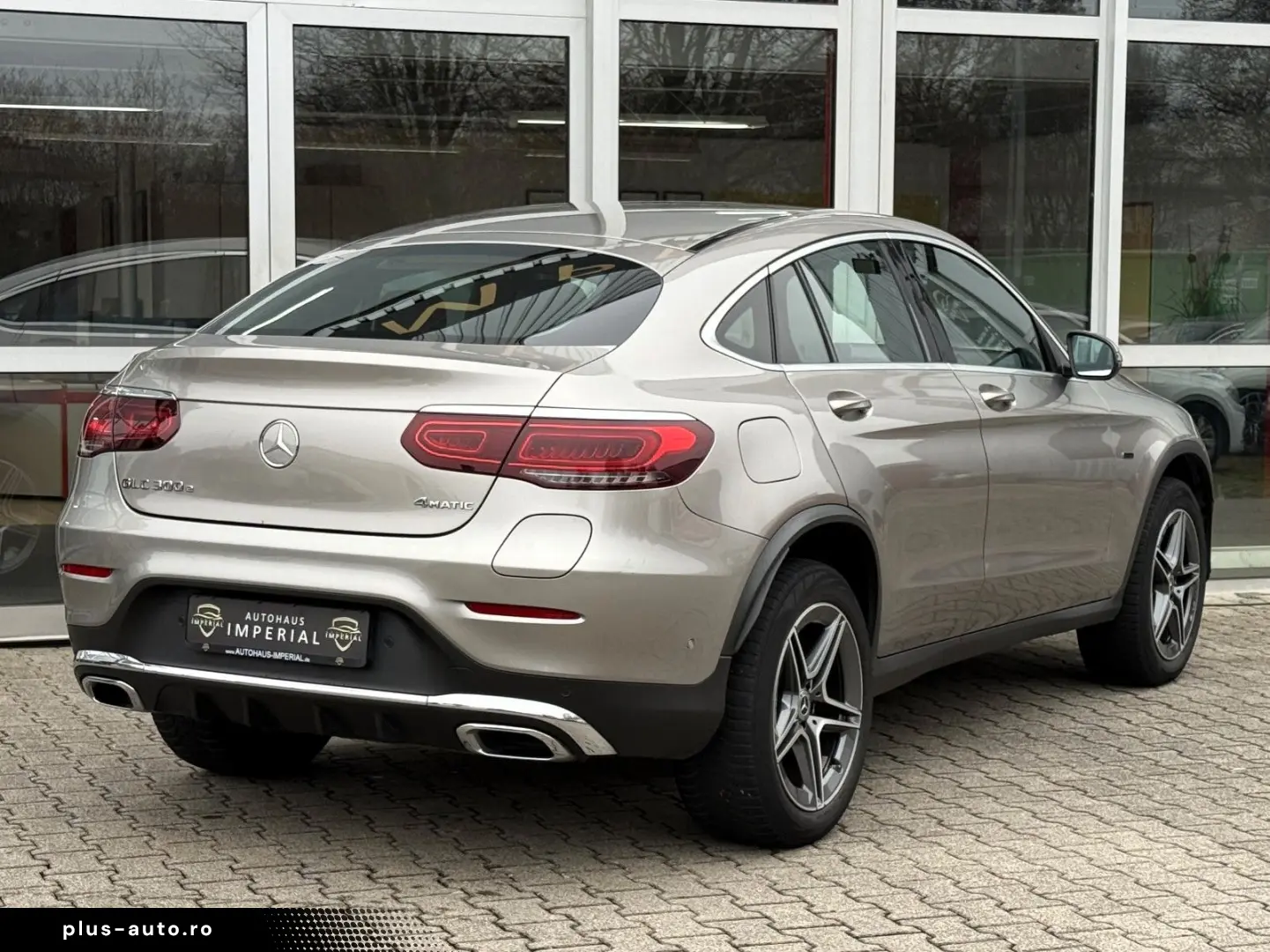 MERCEDES-BENZ GLC300 e Coupe 4M AMG LEDER MBUX SPURP LED 19