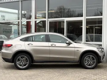 MERCEDES-BENZ GLC300 e Coupe 4M AMG LEDER MBUX SPURP LED 19