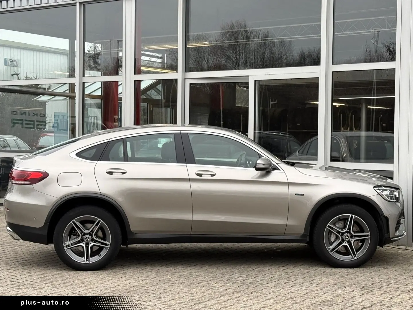 MERCEDES-BENZ GLC300 e Coupe 4M AMG LEDER MBUX SPURP LED 19
