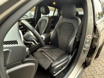 MERCEDES-BENZ GLC300 e Coupe 4M AMG LEDER MBUX SPURP LED 19