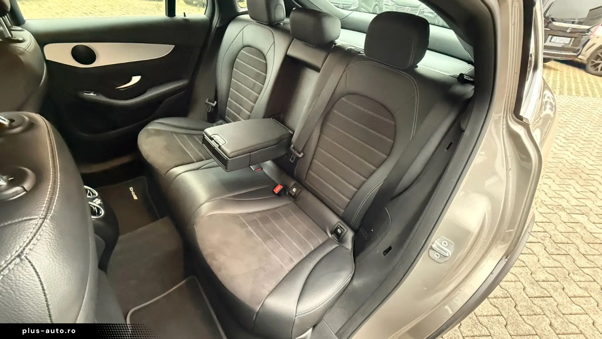 MERCEDES-BENZ GLC300 e Coupe 4M AMG LEDER MBUX SPURP LED 19