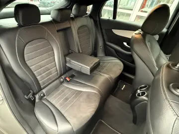 MERCEDES-BENZ GLC300 e Coupe 4M AMG LEDER MBUX SPURP LED 19