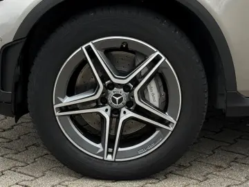 MERCEDES-BENZ GLC300 e Coupe 4M AMG LEDER MBUX SPURP LED 19