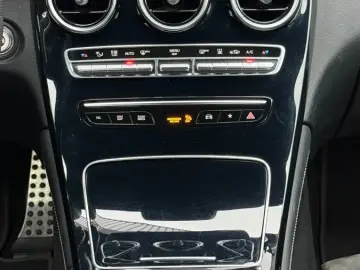 MERCEDES-BENZ GLC300 e Coupe 4M AMG LEDER MBUX SPURP LED 19