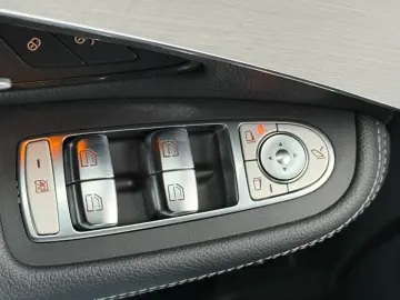 MERCEDES-BENZ GLC300 e Coupe 4M AMG LEDER MBUX SPURP LED 19