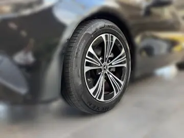 MERCEDES-BENZ E 200 Avantgarde - Distronic - AHK - Panorama