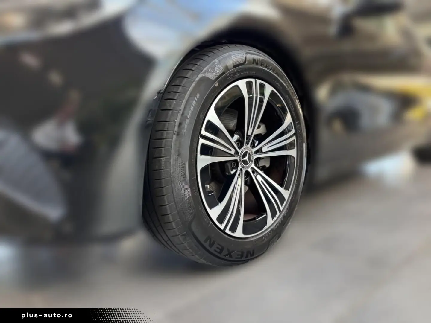 MERCEDES-BENZ E 200 Avantgarde - Distronic - AHK - Panorama