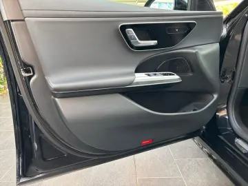 MERCEDES-BENZ E 200 Avantgarde - Distronic - AHK - Panorama