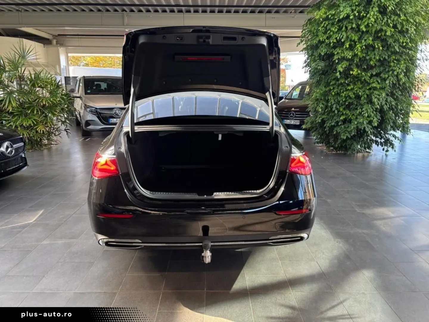 MERCEDES-BENZ E 200 Avantgarde - Distronic - AHK - Panorama