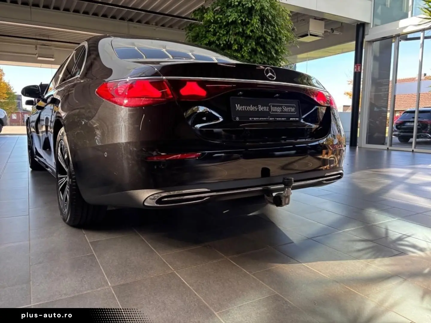 MERCEDES-BENZ E 200 Avantgarde - Distronic - AHK - Panorama