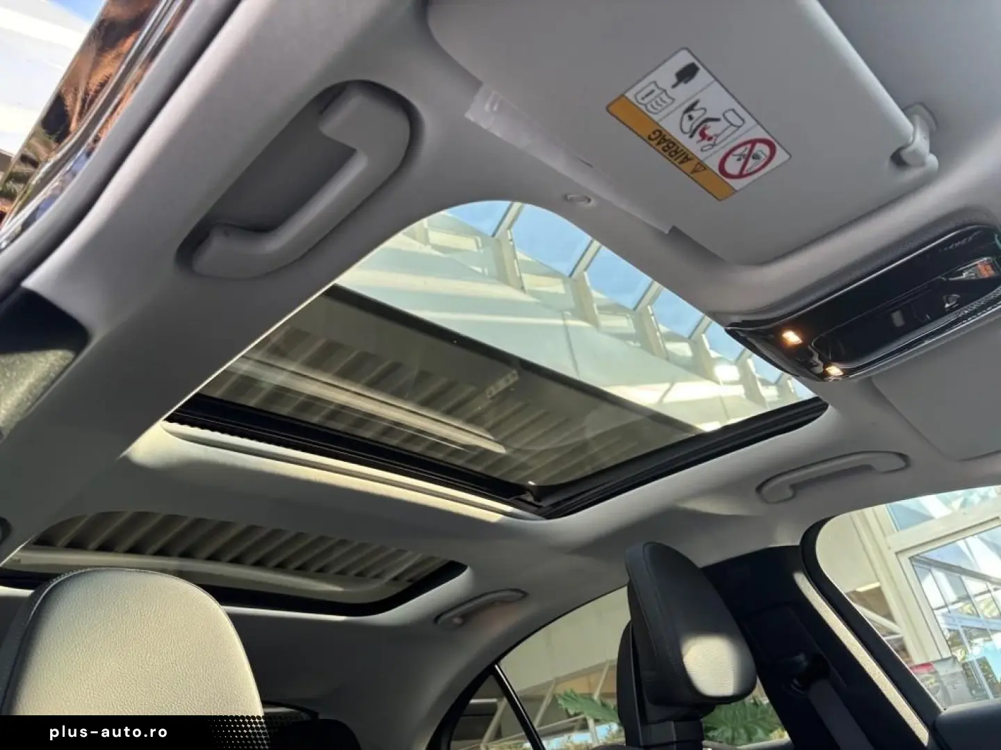 MERCEDES-BENZ E 200 Avantgarde - Distronic - AHK - Panorama