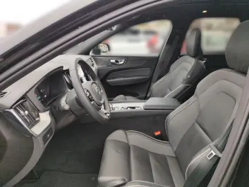 VOLVO XC60 B4 Ultimate Dark Diesel AWD 360 Kamera Pano